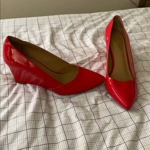 Red pointed toe wedges
